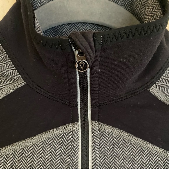 Ivivva By Lululemon sweater Herringbone Speed Seeker 1/4 Zip Pullover girl's 12 - Picture 3 of 8